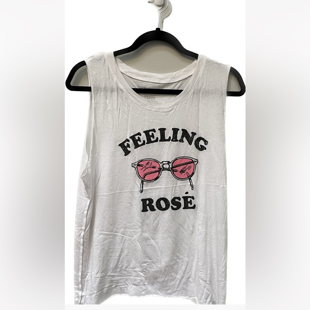 💕 Women’s Social Sunday hand printed sleeveless white top in size med/large